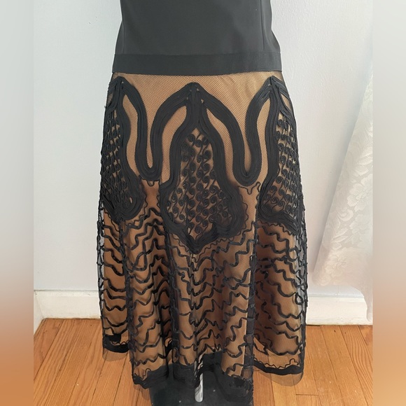 Laundry by Shelli Segal Black Cocktail Dress with Overlay over Gold Sheath - Picture 3 of 9